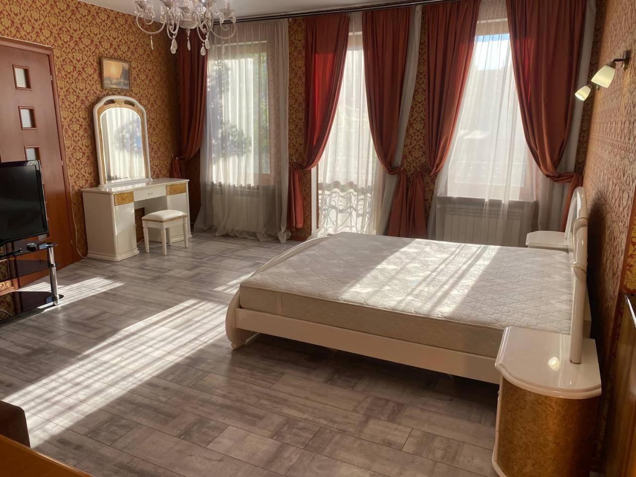 Valencia Hotel Odessa Exteriör bild